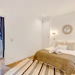 Luxurious Flat Champs Elysee