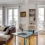Luxurious Flat Champs Elysee