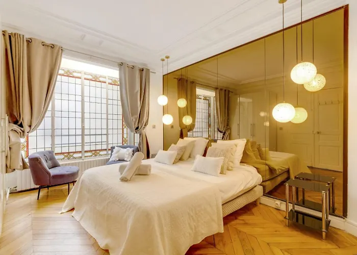 Luxurious Flat Champs Elysee